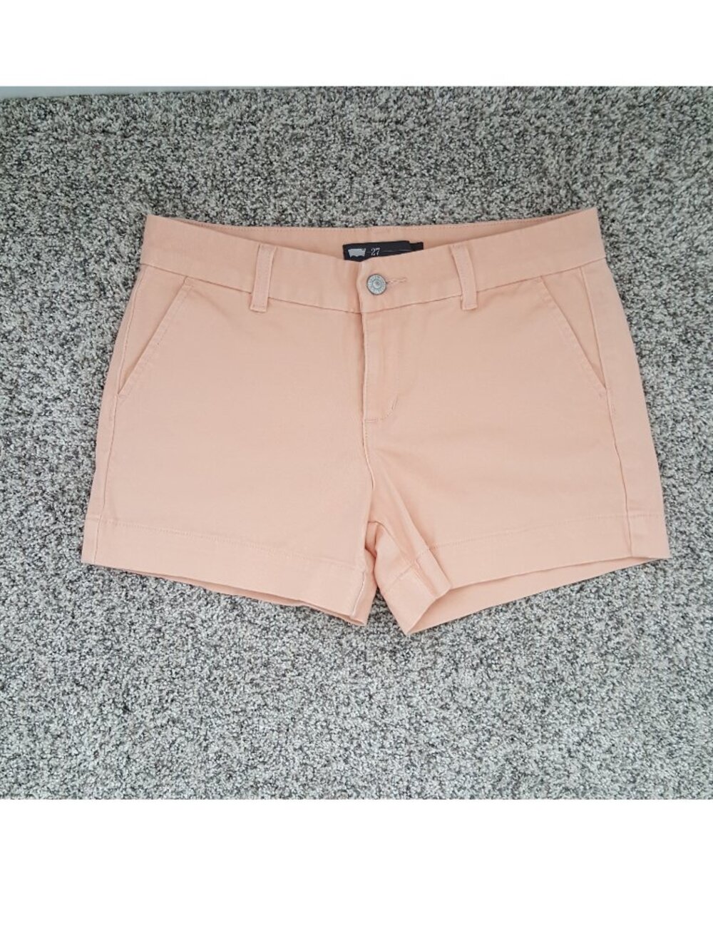 NEW Levi’s Peach Chino Stretch Shorts Size 27 Mid-Rise Cuffed